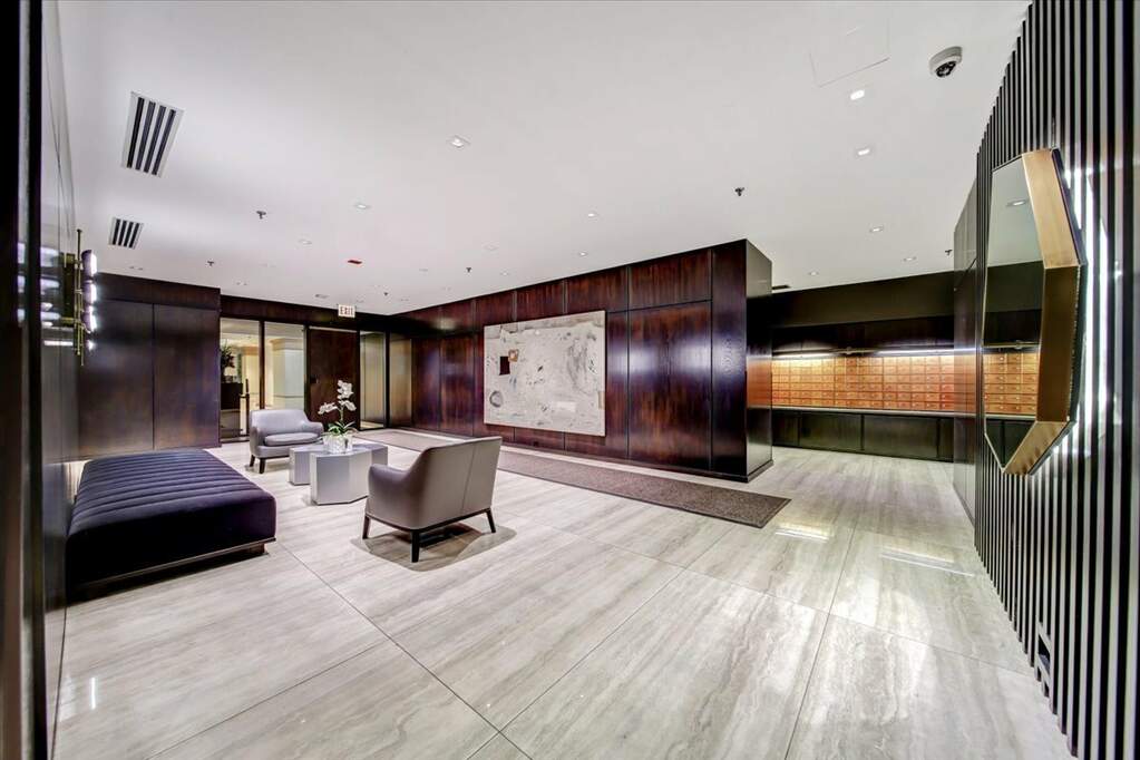 Designer kitchen and refined entertaining spaces