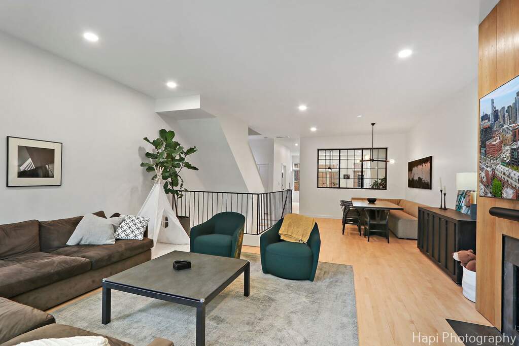 Designer kitchen and refined entertaining spaces
