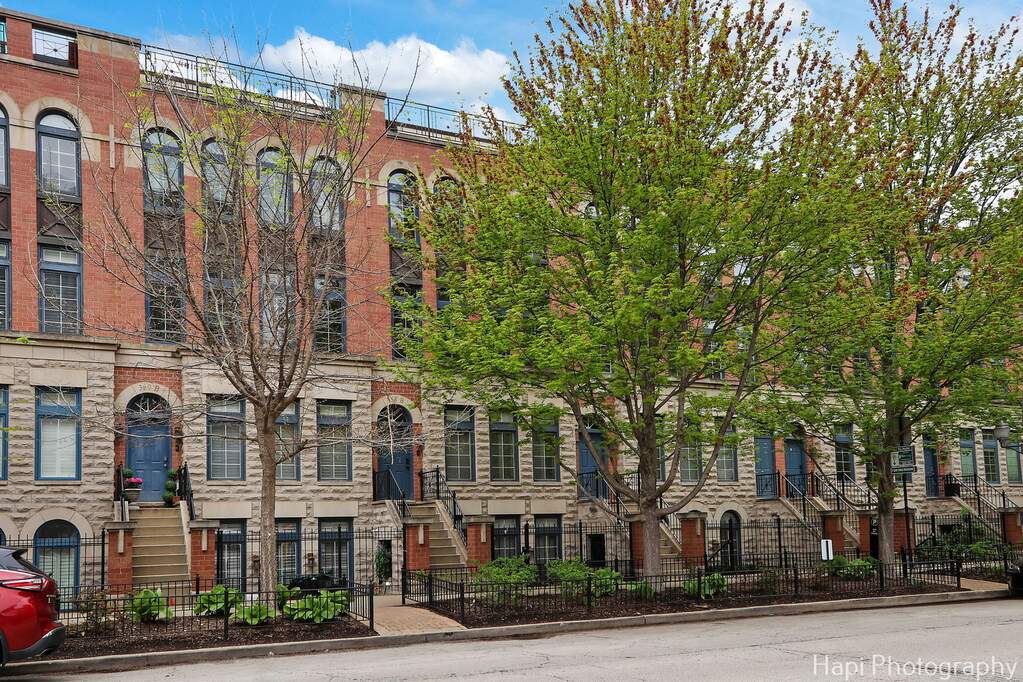 358 W Huron Street #B property in Chicago