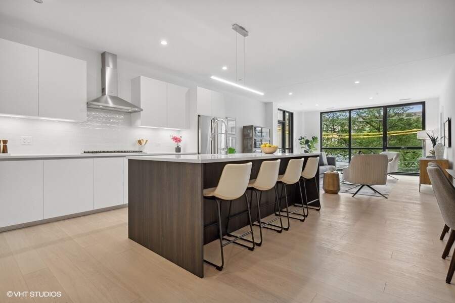 Designer kitchen and refined entertaining spaces
