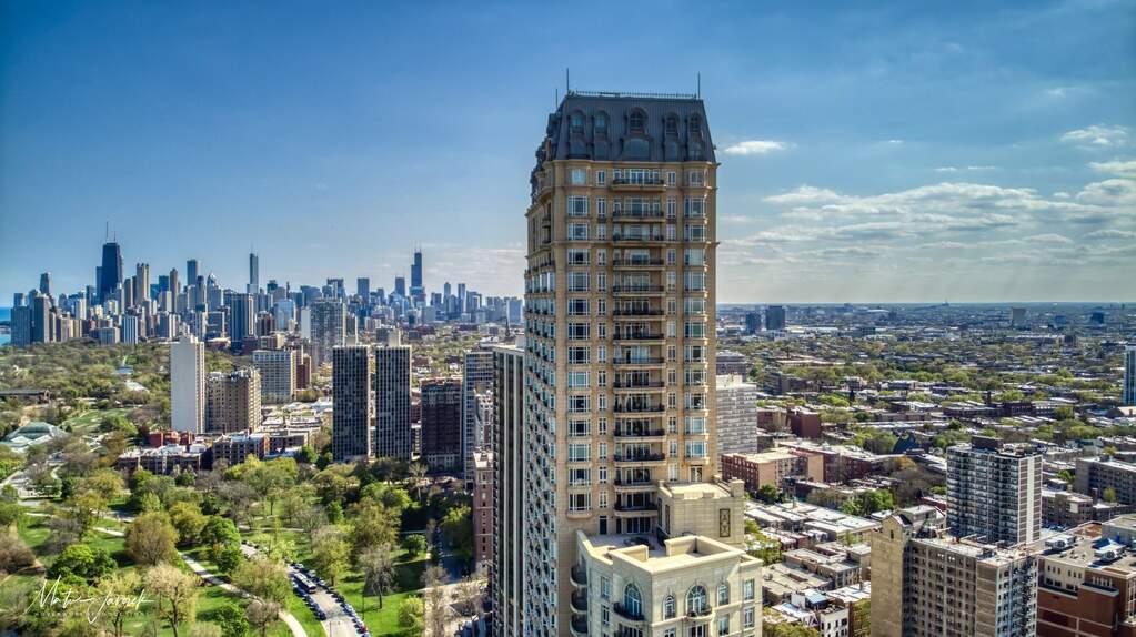 2550 N Lakeview Avenue #S701 property in Chicago
