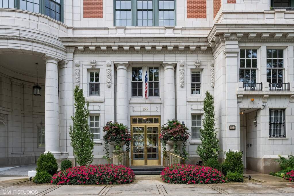 199 E Lake Shore Drive #10W property in Chicago