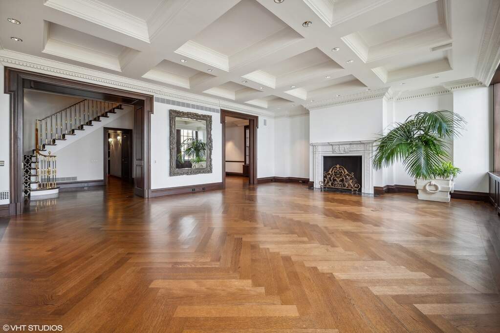 Private full-floor residence detail at Park Tower
