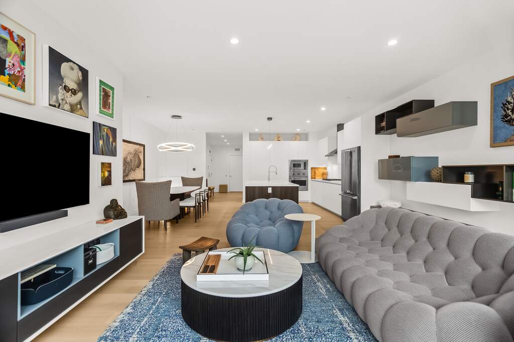 Designer kitchen and refined entertaining spaces