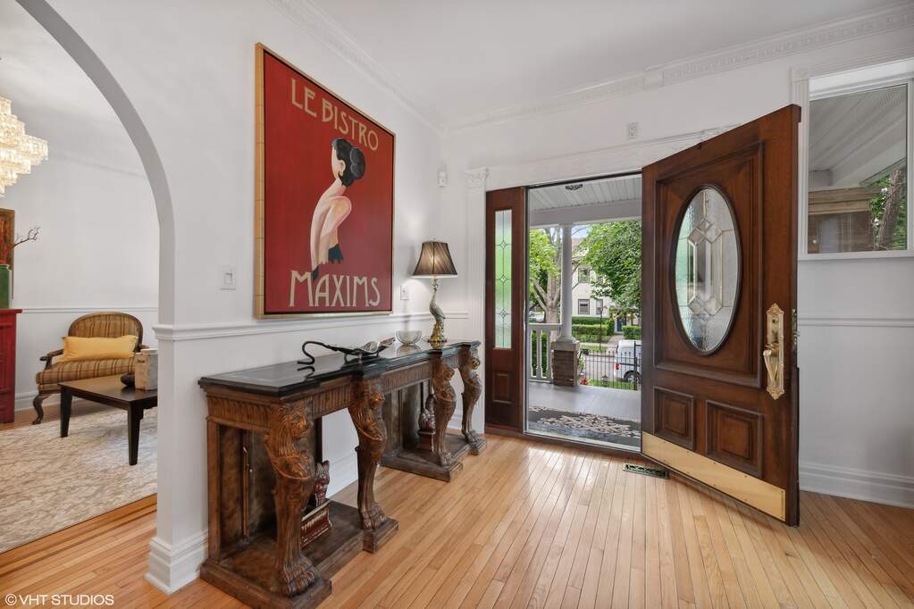 Designer kitchen and refined entertaining spaces