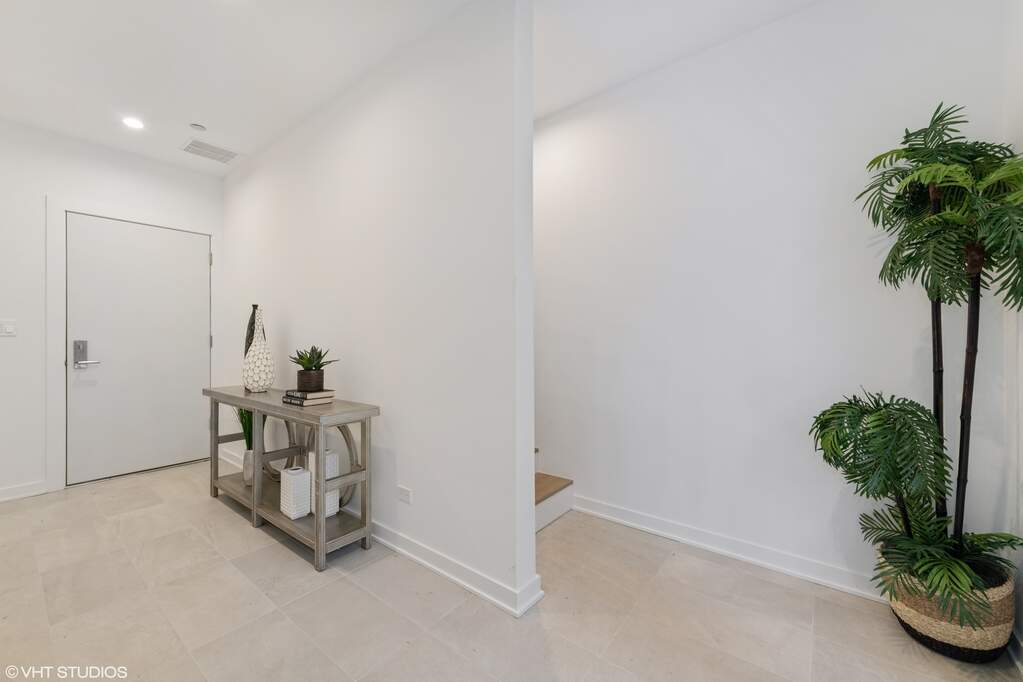 Private full-floor residence detail at Park Tower