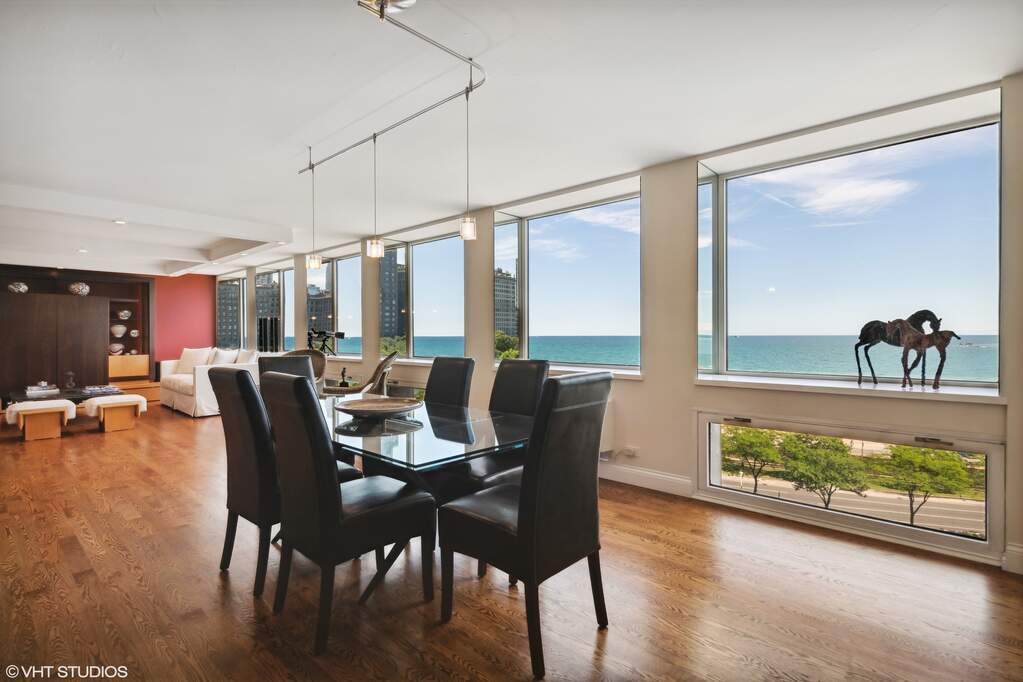 Penthouse bedroom suite overlooking Chicago