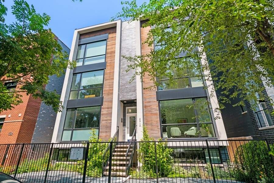 2912 W Lyndale Street #1W property in Chicago