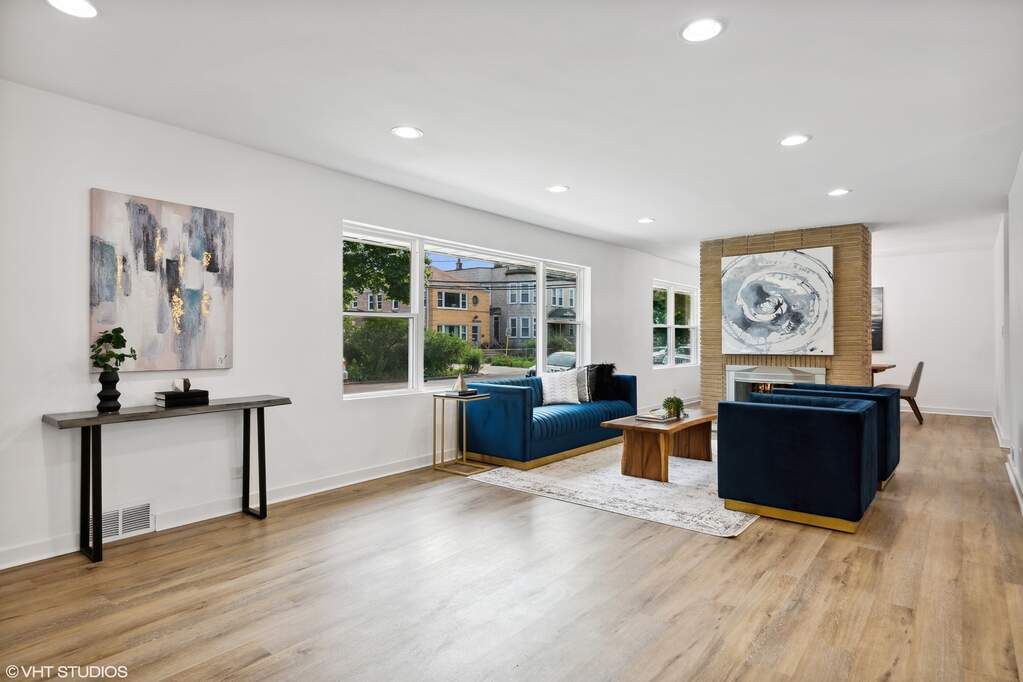 Designer kitchen and refined entertaining spaces