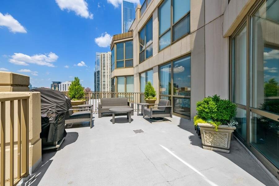 Private full-floor residence detail at Park Tower