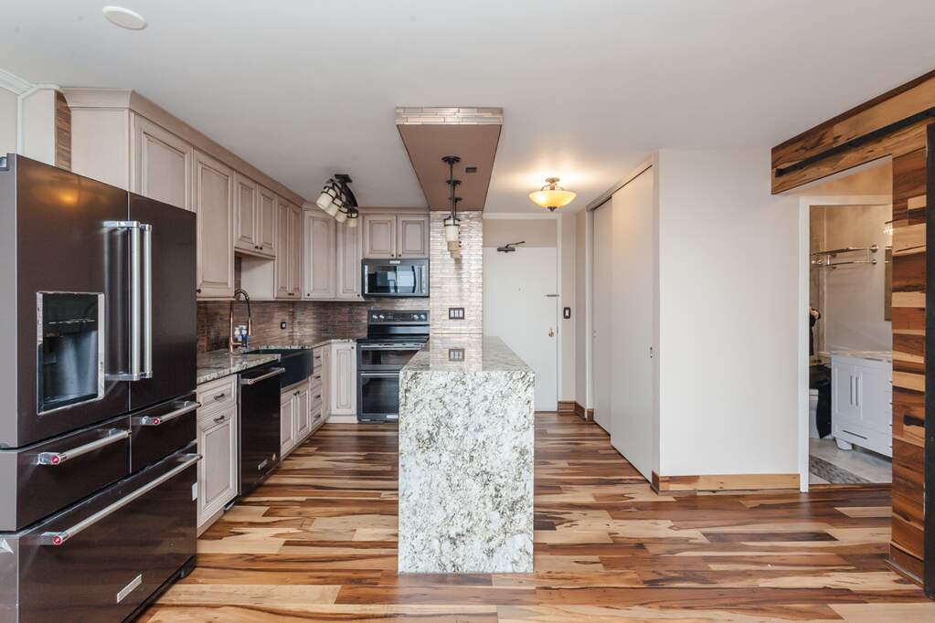 Designer kitchen and refined entertaining spaces