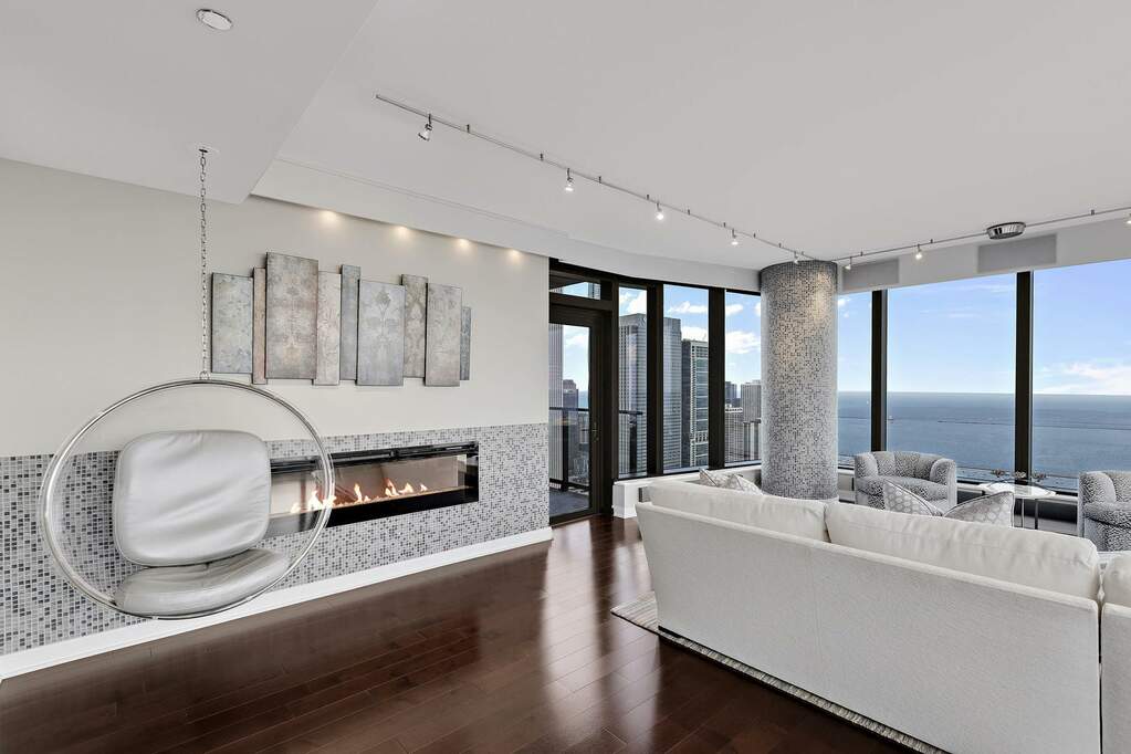 Penthouse bedroom suite overlooking Chicago