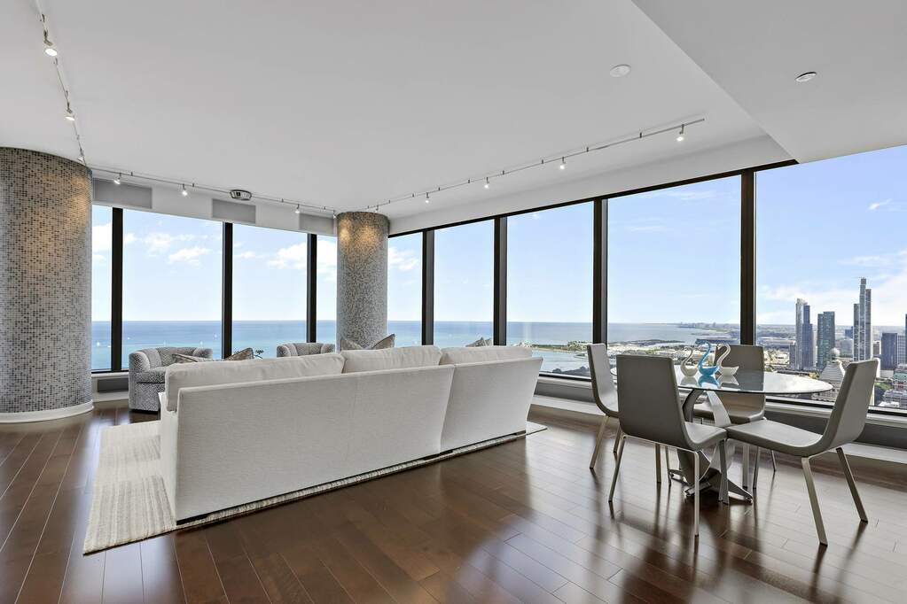Designer kitchen and refined entertaining spaces