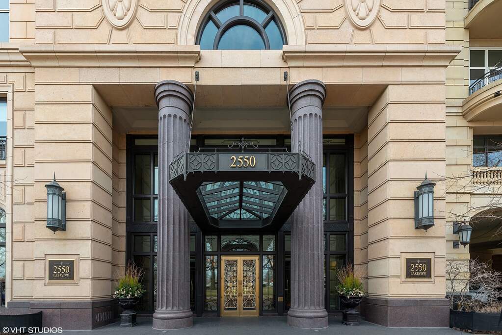 2550 N Lakeview Avenue #S3101 property in Chicago