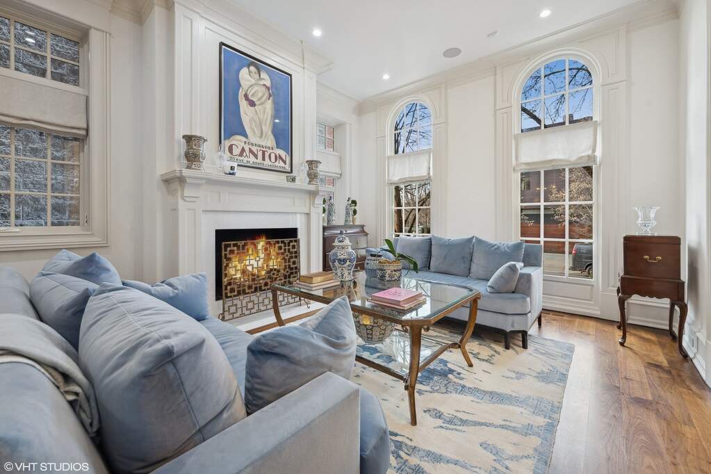 Designer kitchen and refined entertaining spaces