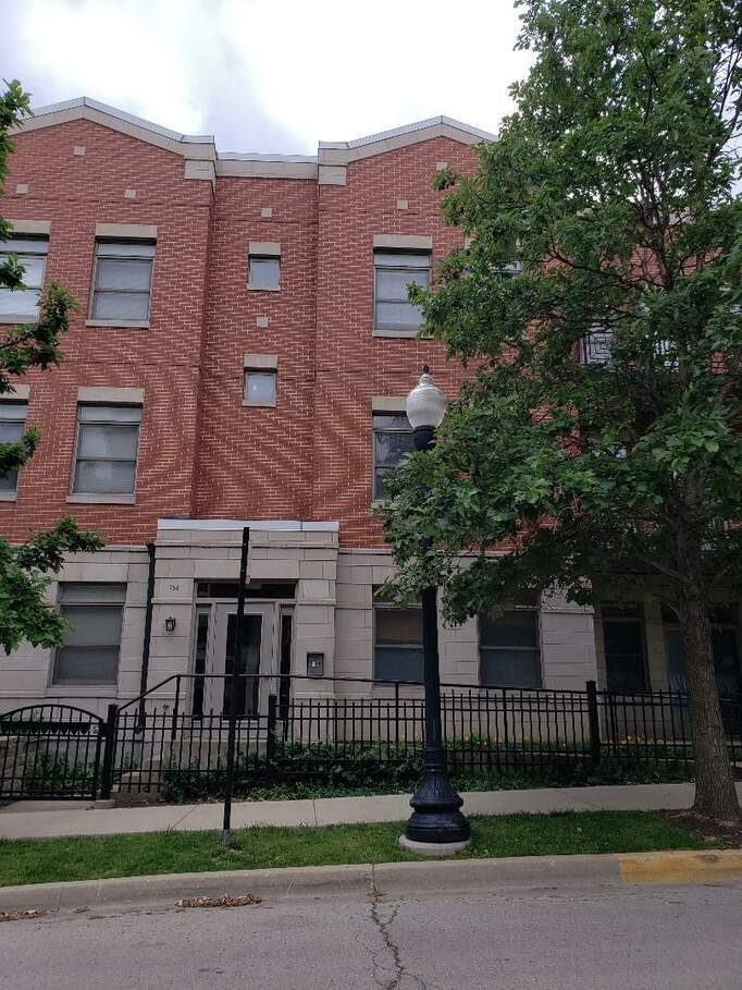 758 W 15th Street #3B property in Chicago