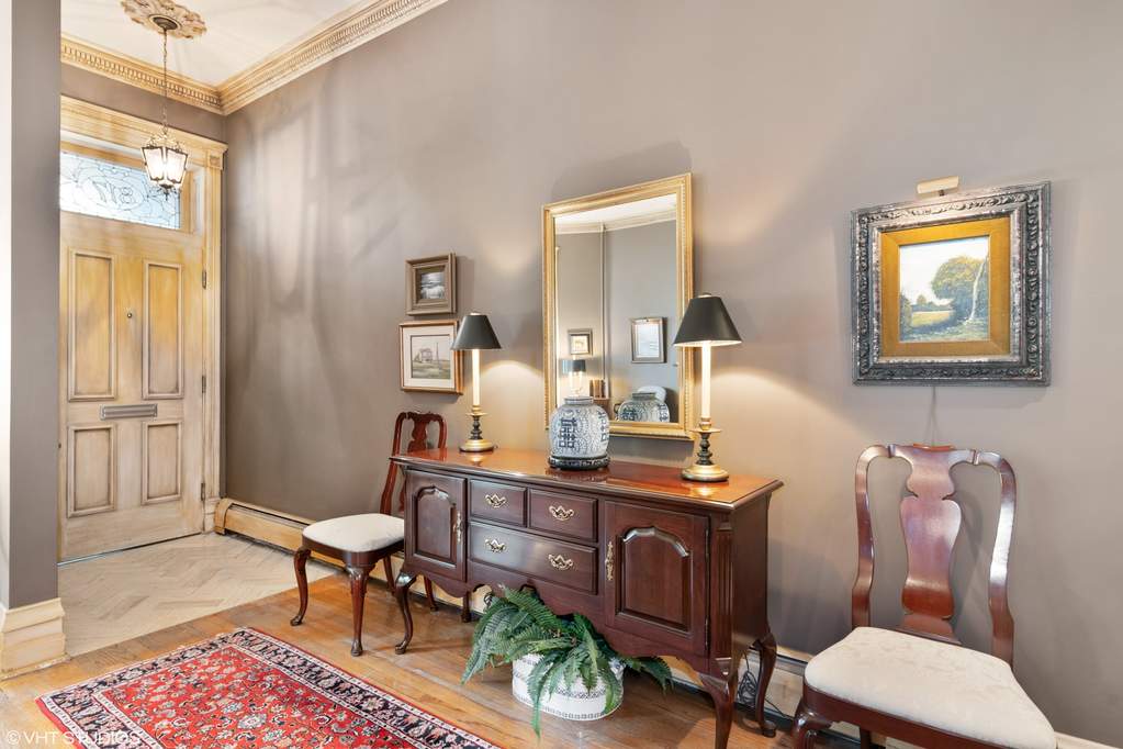 Designer kitchen and refined entertaining spaces