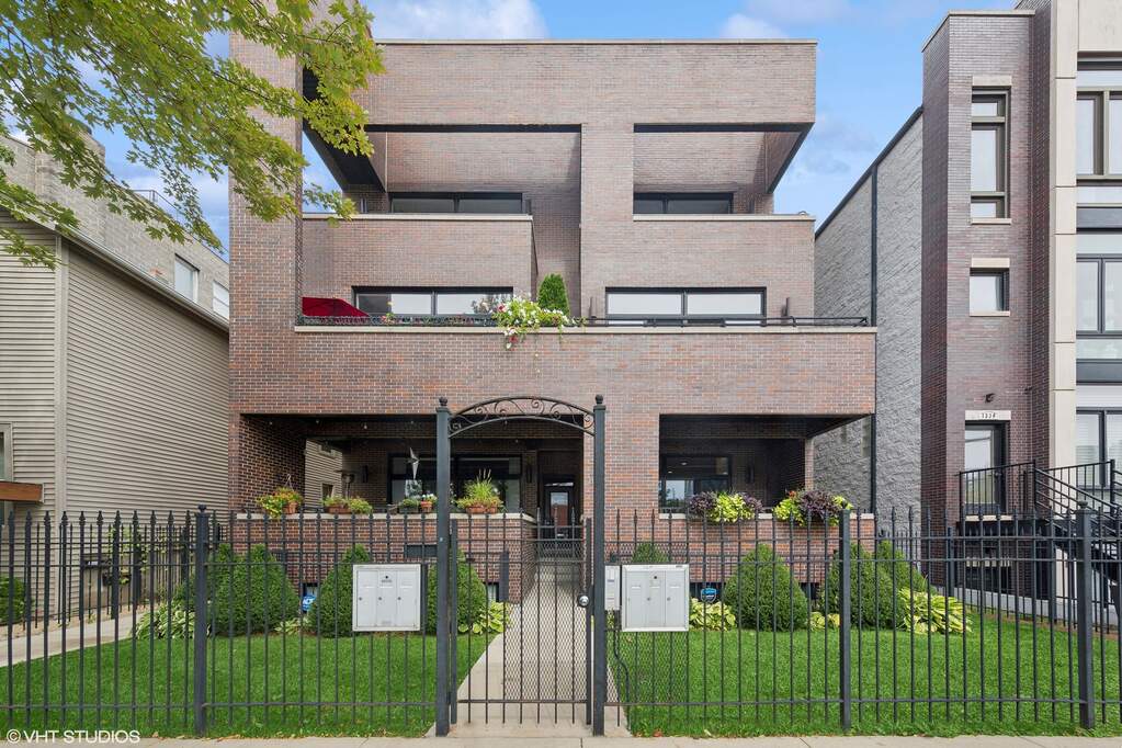 1332 W Hubbard Street #1E property in Chicago