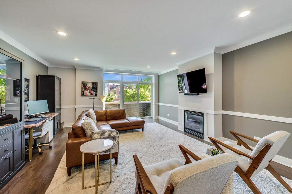 Designer kitchen and refined entertaining spaces