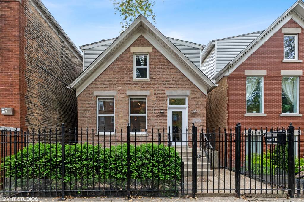 2004 N Leavitt Street property in Chicago