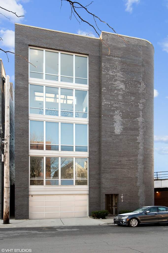 1217 W Augusta Boulevard #1 property in Chicago