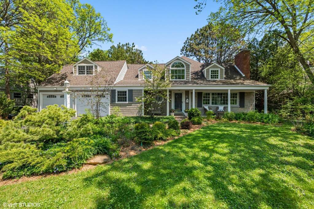 1305 Swainwood Drive property in Glenview
