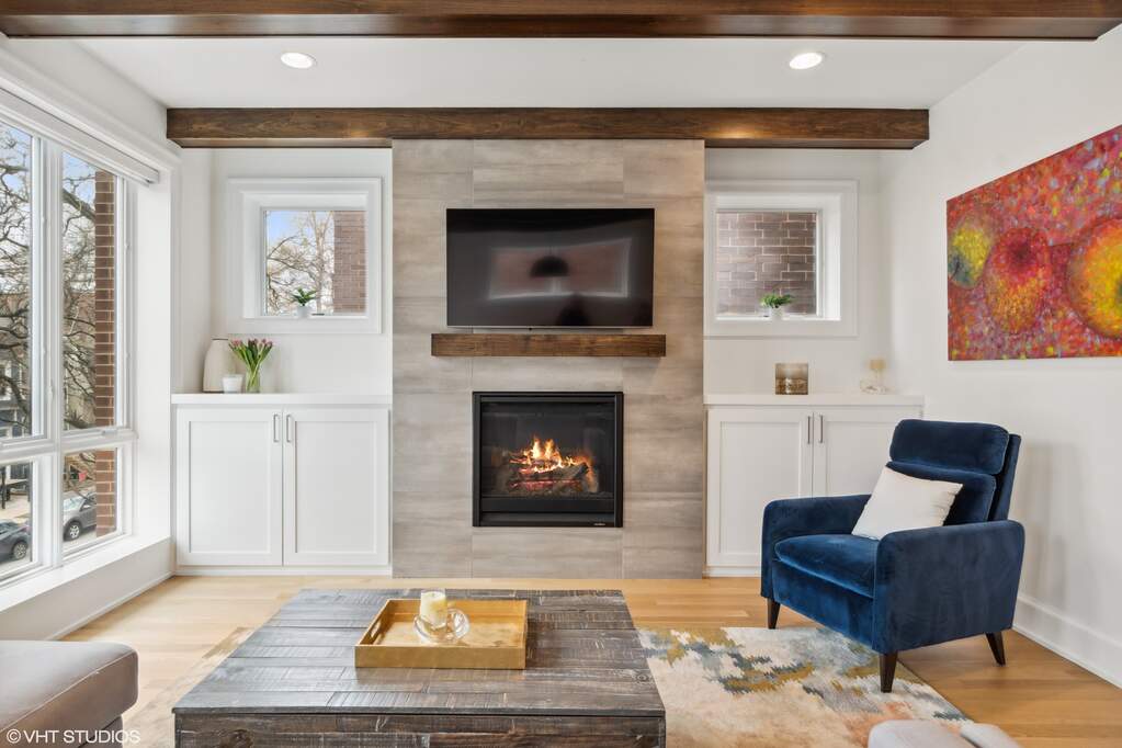 Luxury living space with panoramic Chicago views