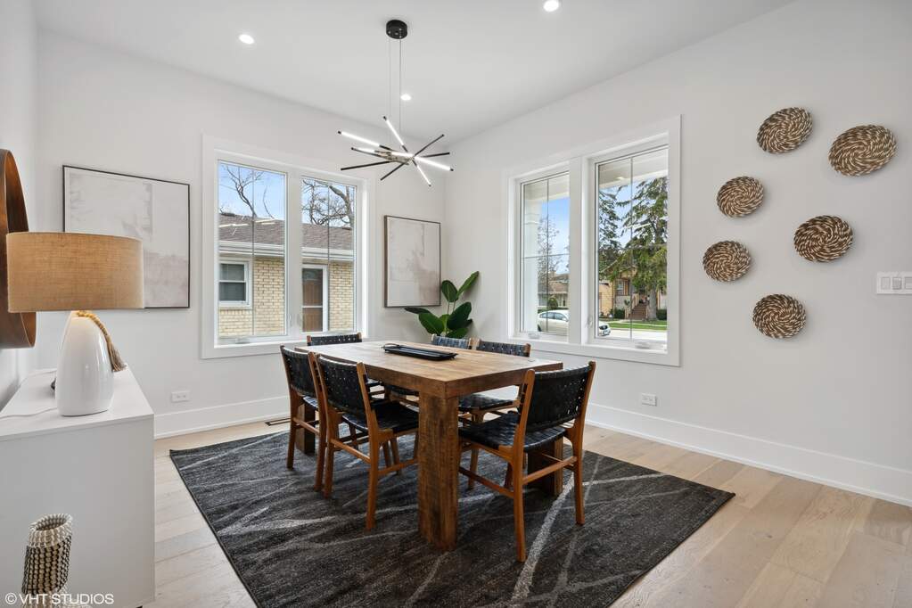 Designer kitchen and refined entertaining spaces