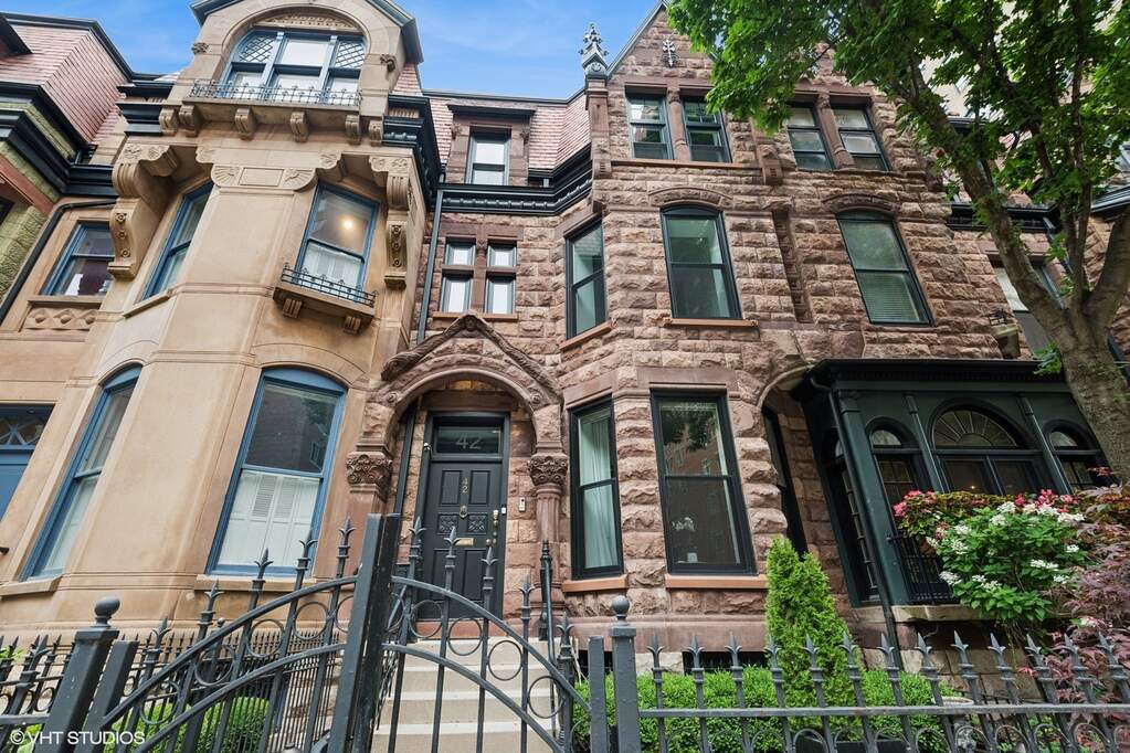42 E Schiller Street property in Chicago