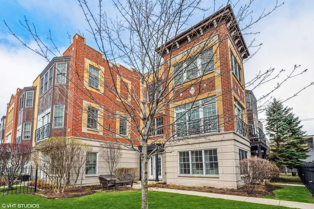 2446 W Fletcher Street property in Chicago