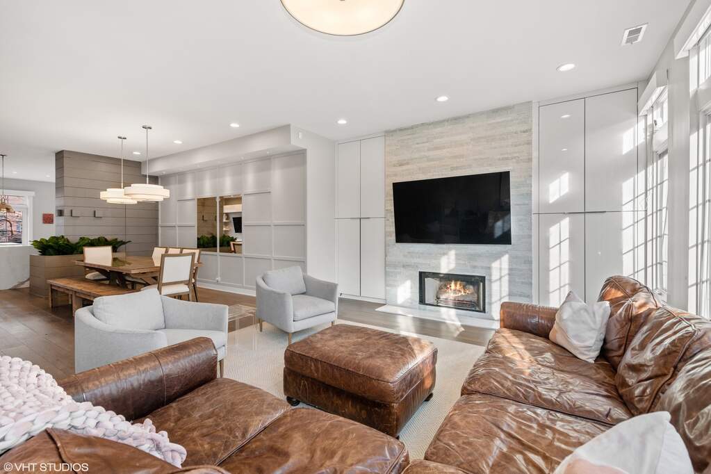 Designer kitchen and refined entertaining spaces