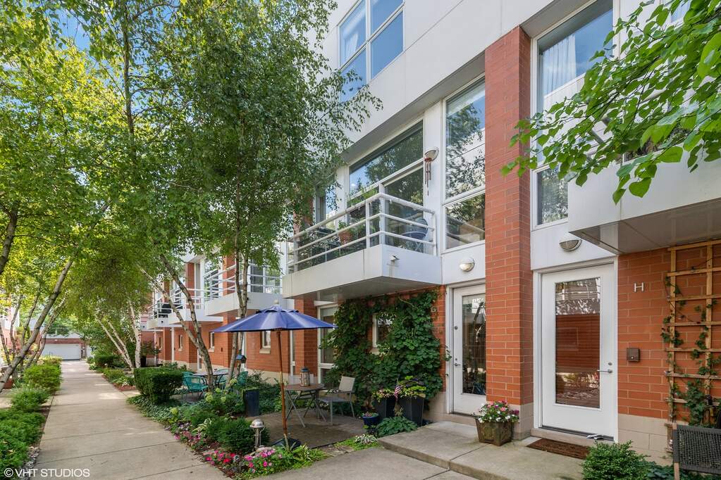 2928 N Wood Street #G property in Chicago