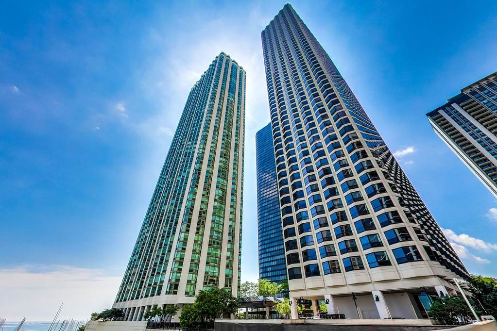 195 N Harbor Drive #4009 property in Chicago