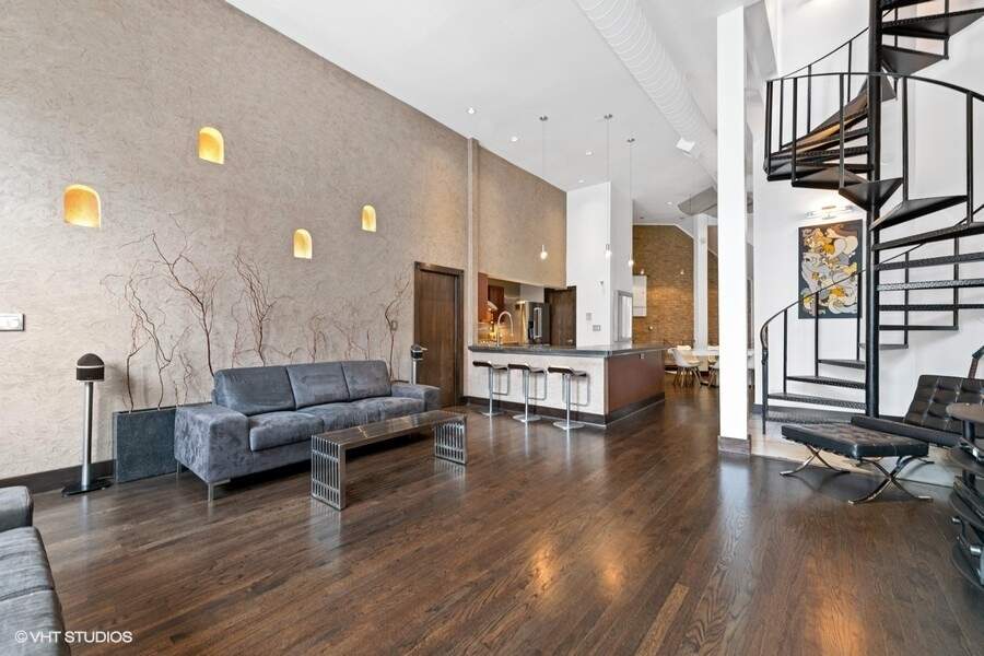 Penthouse bedroom suite overlooking Chicago