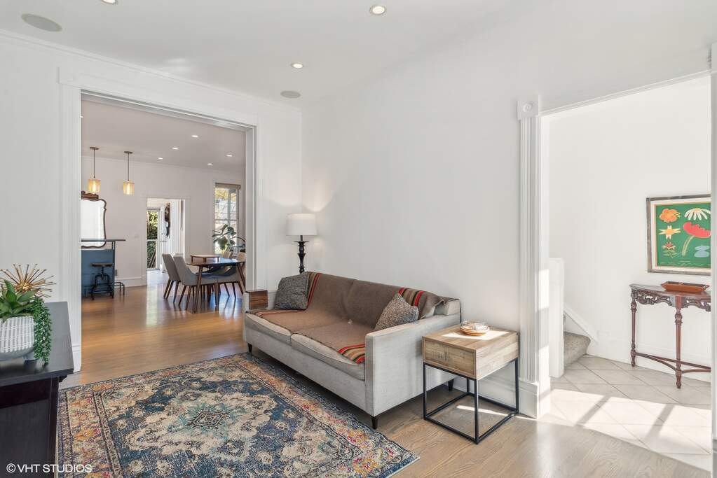 Designer kitchen and refined entertaining spaces