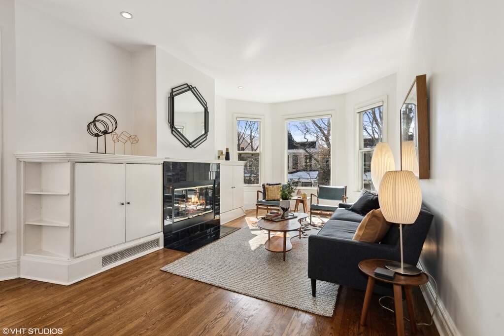 Designer kitchen and refined entertaining spaces