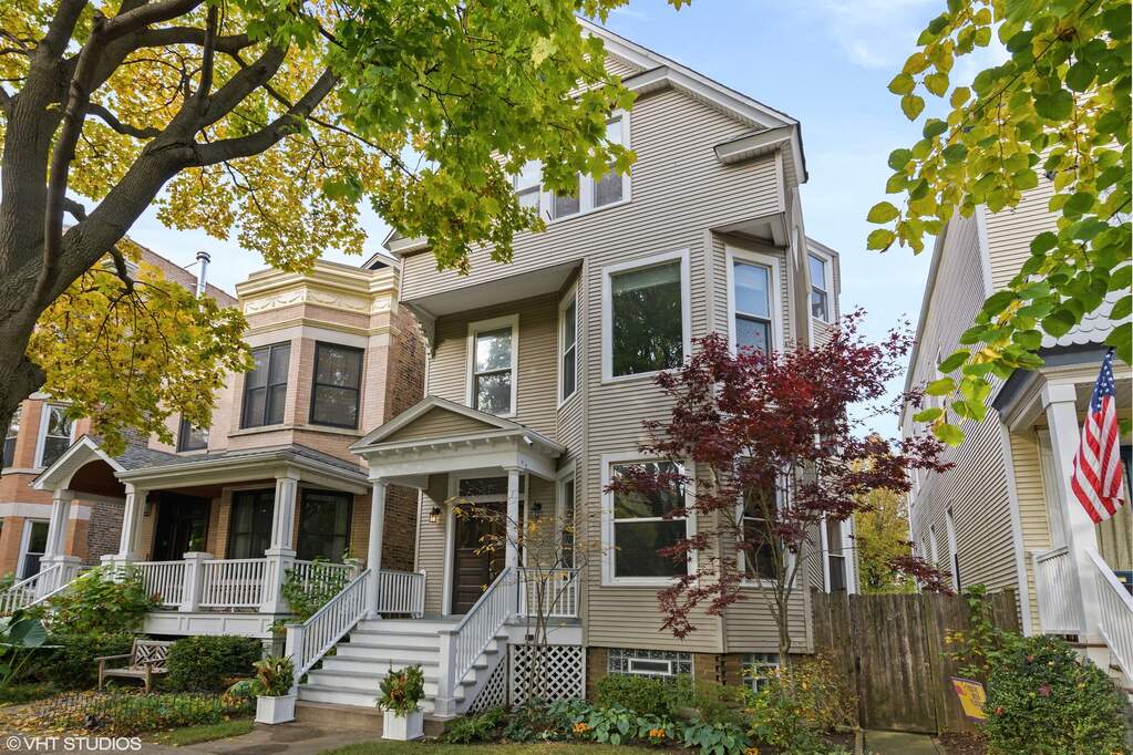1922 W Bradley Place property in Chicago