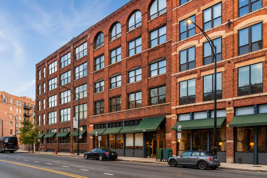 420 W Grand Avenue #2H property in Chicago