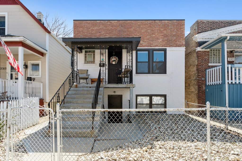 2317 W Foster Avenue property in Chicago