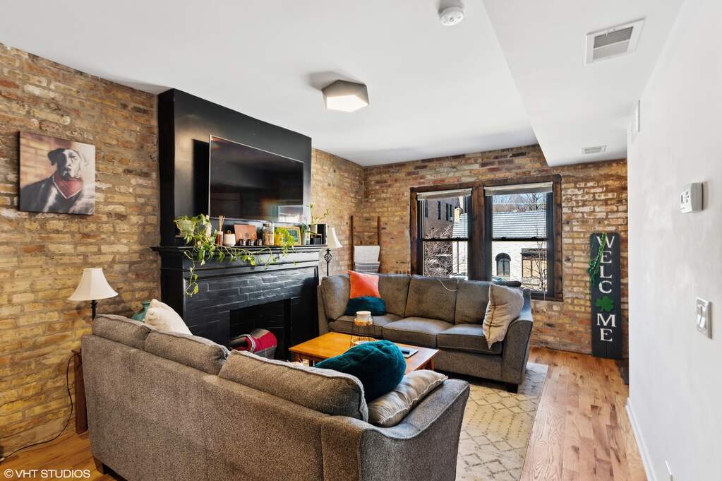 Luxury living space with panoramic Chicago views