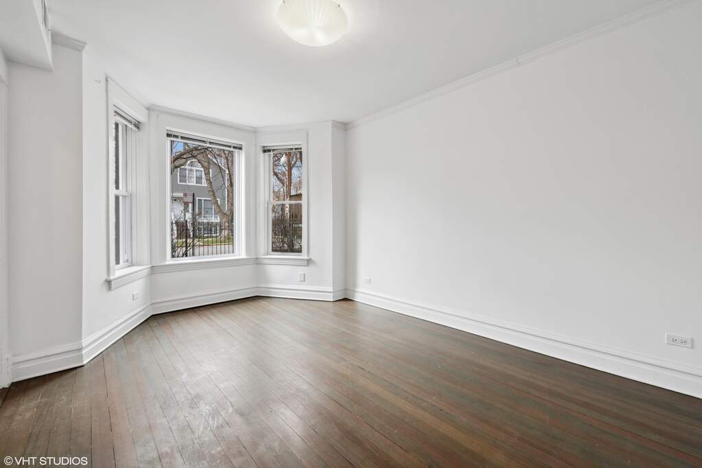 Luxury living space with panoramic Chicago views