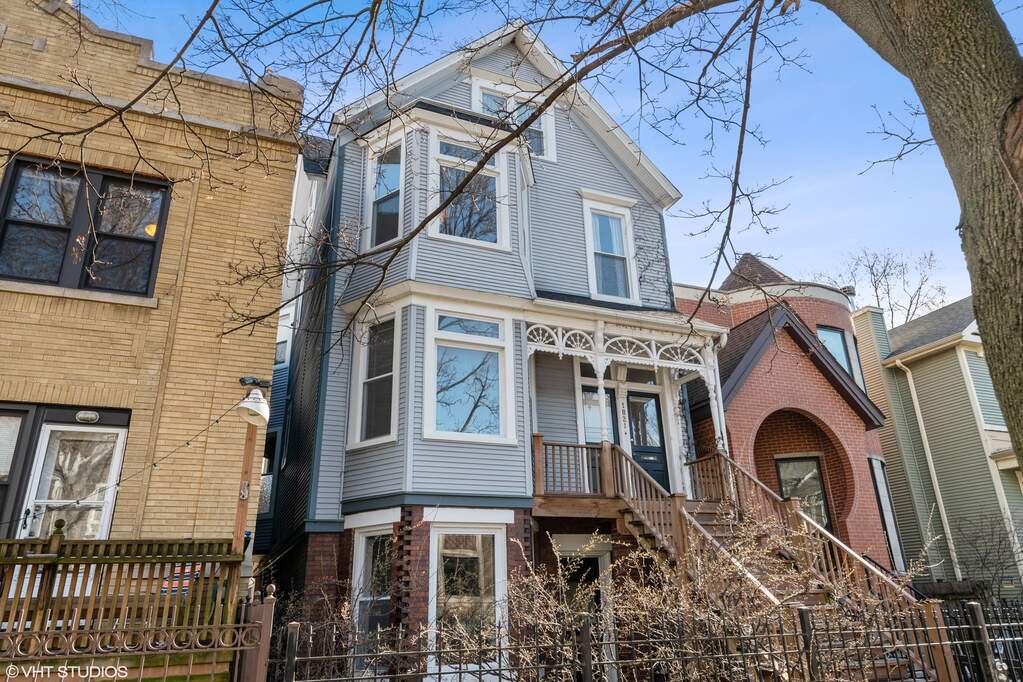 1821 W Barry Avenue property in Chicago