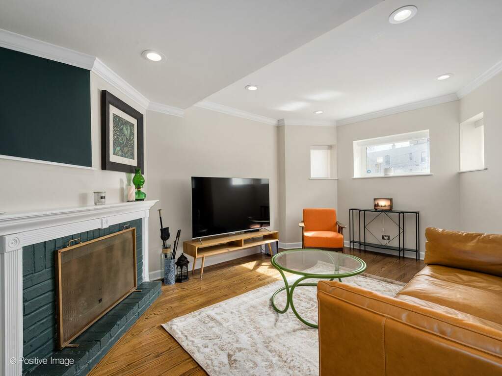 Designer kitchen and refined entertaining spaces