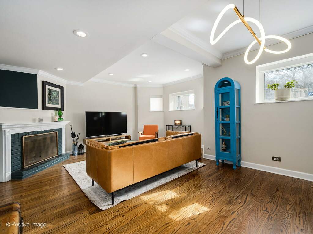 Luxury living space with panoramic Chicago views
