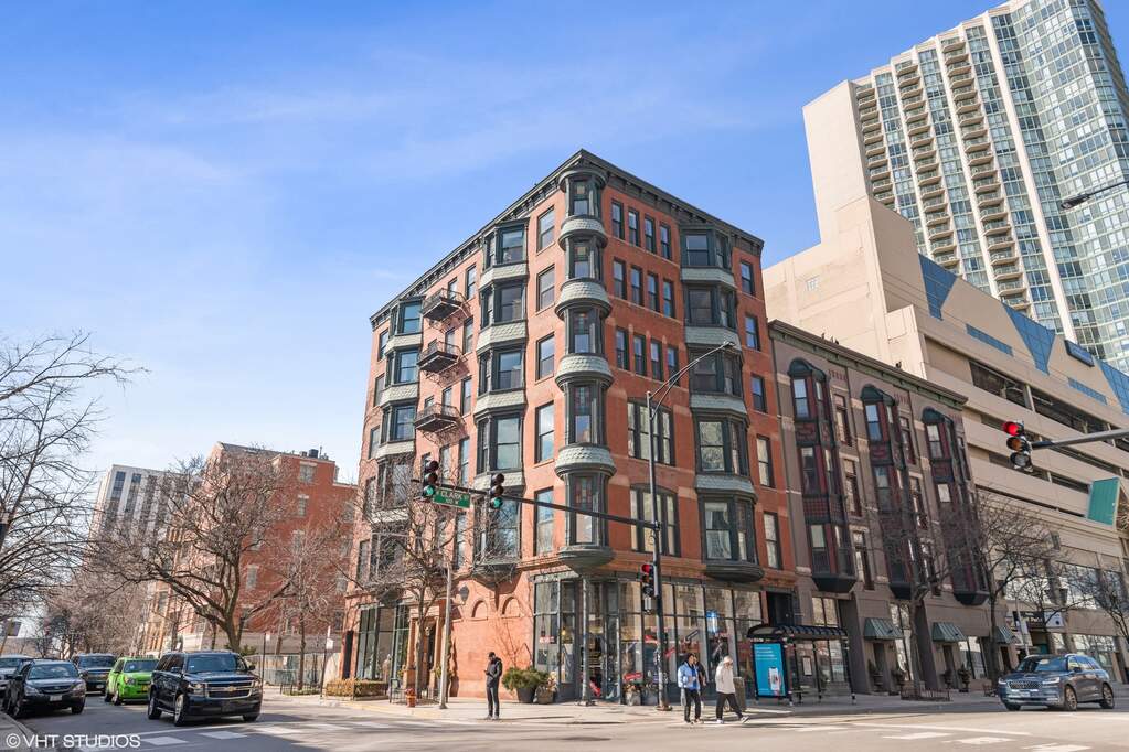 104 W Oak Street #6E property in Chicago