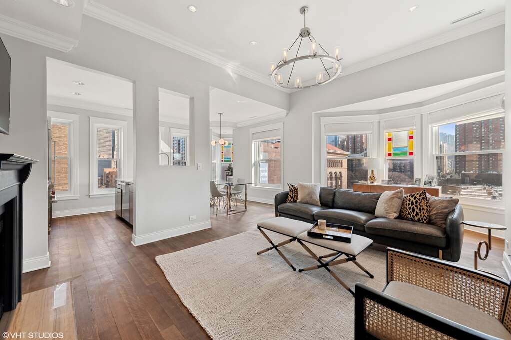 Designer kitchen and refined entertaining spaces