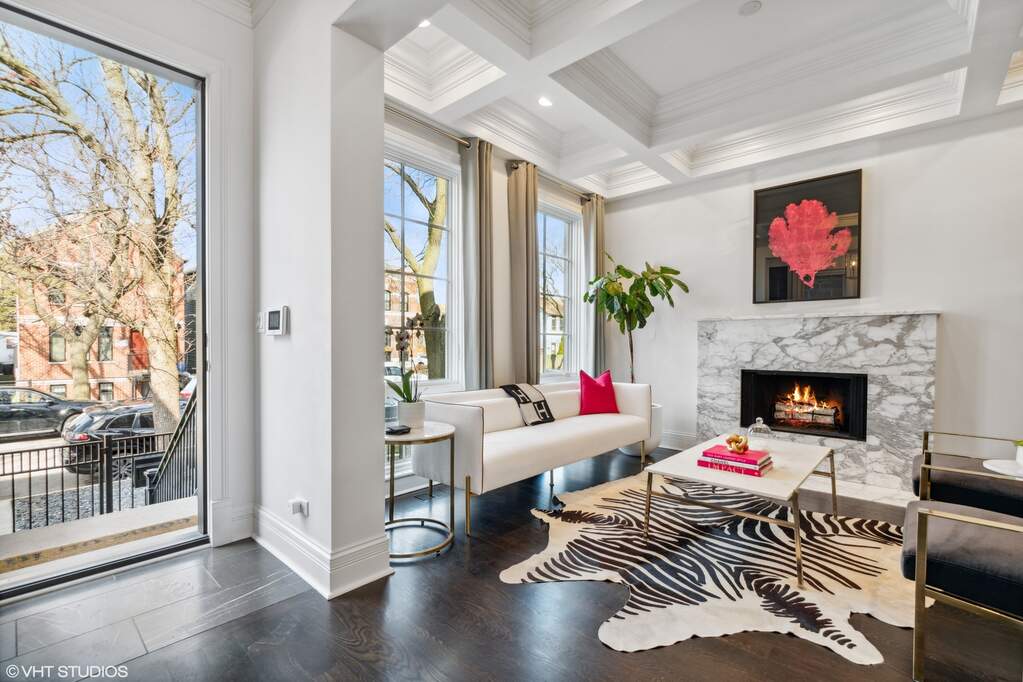 Designer kitchen and refined entertaining spaces