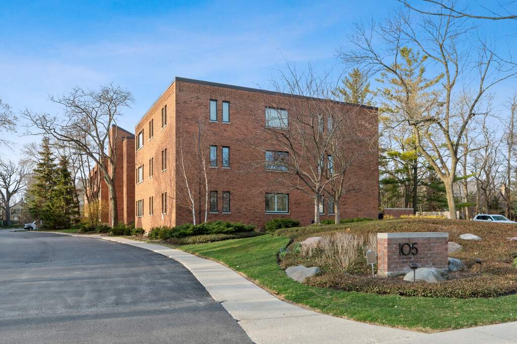 105 E Laurel Avenue #103 property in Lake Forest