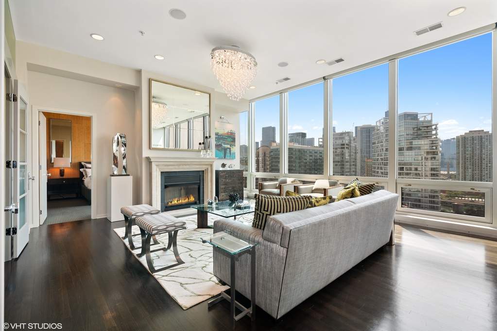Designer kitchen and refined entertaining spaces