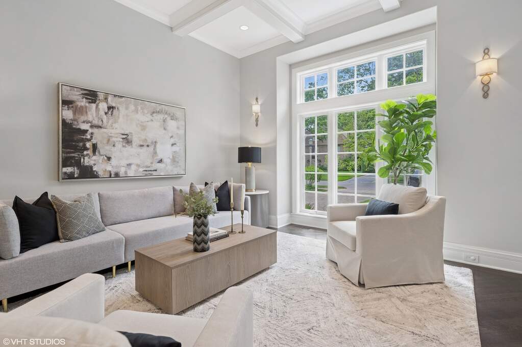 Designer kitchen and refined entertaining spaces